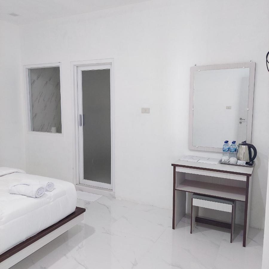 The Riton Hotel Tigaras מראה חיצוני תמונה